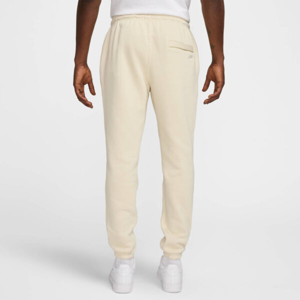 NIKE M NK CLUB BB CF PANT NSW GFX LT KHAKI/LT KHAKI/SAIL – Bild 2