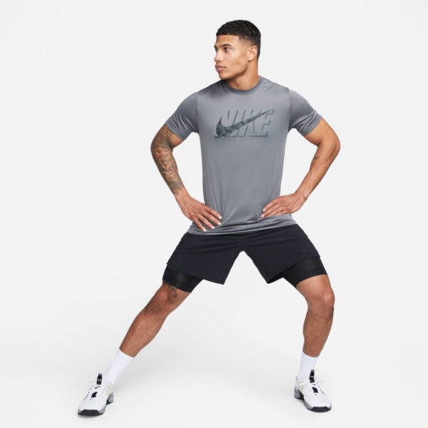 NIKE M NK DF TEE RLGD CAMO IRON GREY – Bild 4