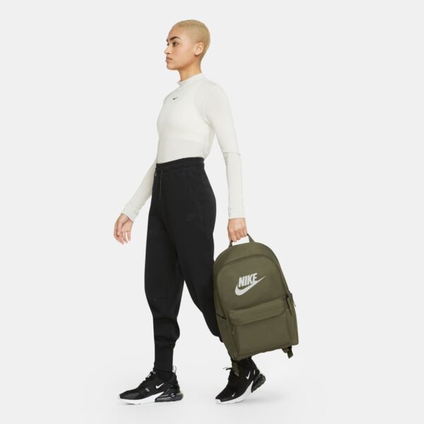 NIKE NK HERITAGE BKPK MEDIUM OLIVE/MEDIUM OLIVE/SUMM – Bild 5