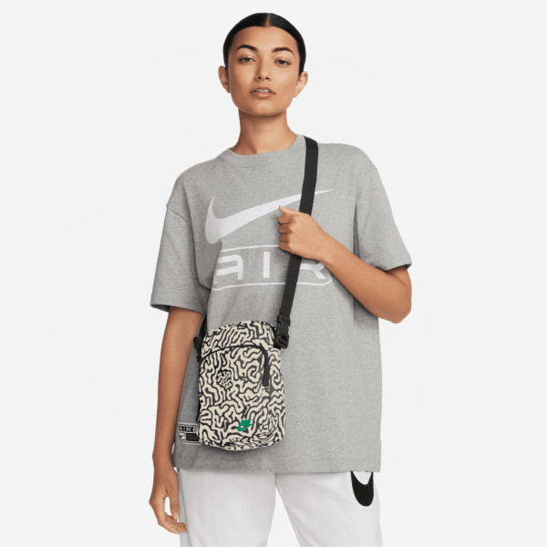 NIKE NK HRITG CRSSBDY- HMN CRFT BLACK/COCONUT MILK/STADIUM GRE – Bild 5