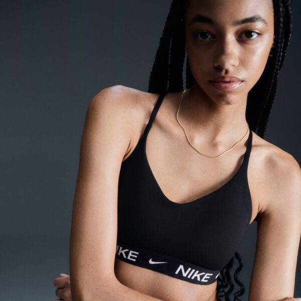 NIKE W NK DF INDY LGT SPT BRA BLACK/BLACK/WHITE – Bild 4
