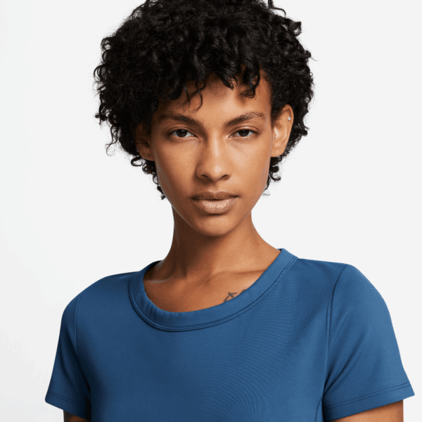 NIKE W NK ONE FITTED DF SS TOP COURT BLUE/BLACK – Bild 3
