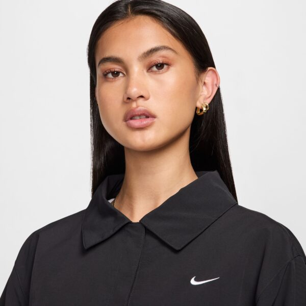NIKE W NSW ESSTL WVN UV HBR CCH JKT BLACK/WHITE – Bild 3