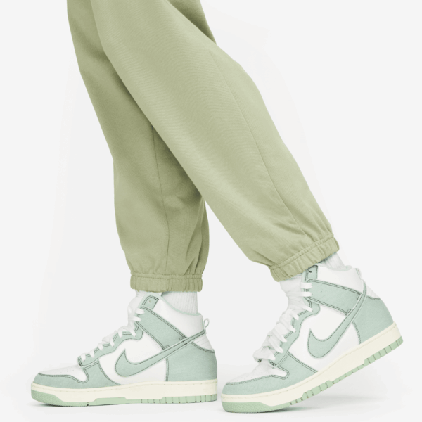 NIKE W NSW JRSY EASY JOGGER OIL GREEN/BLACK – Bild 3
