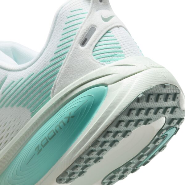 NIKE W NIKE VOMERO 18 WHITE/CANNON-BLEACHED TURQ-MIN – Bild 8