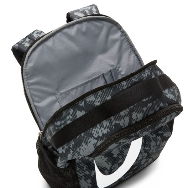 NIKE Y NK BRSLA BKPK - CAT AOP FA24 BLACK/BLACK/WHITE – Bild 4