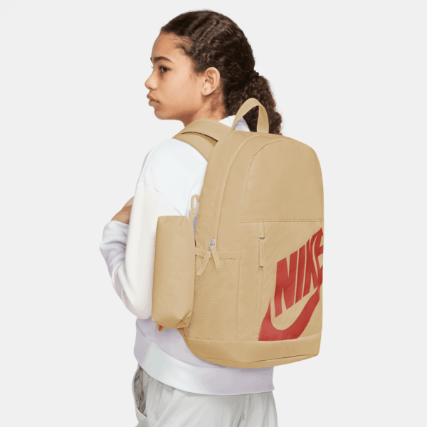 NIKE Y NK ELMNTL BKPK SESAME/SESAME/PICANTE RED – Bild 9