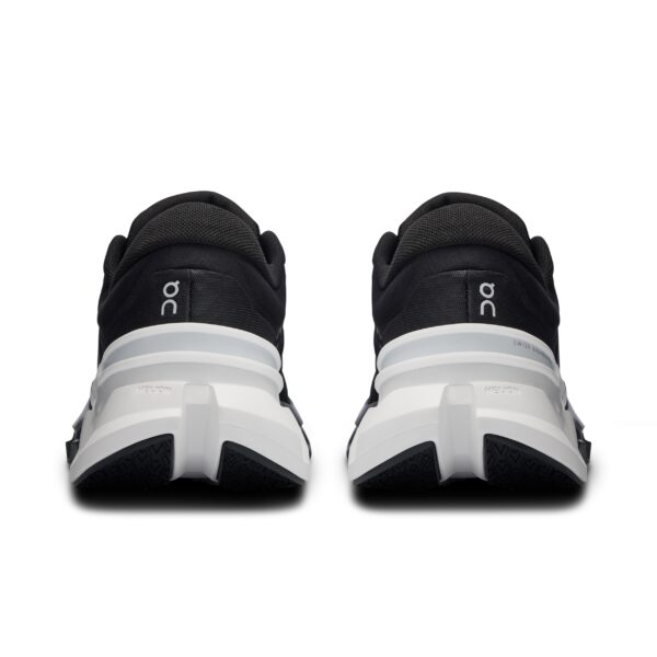 ON Cloudflyer 5 BLACK / WHITE – Bild 5