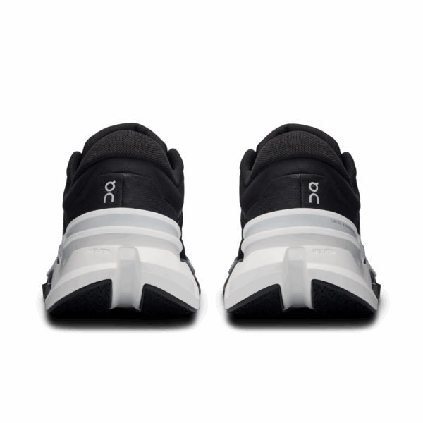 ON Cloudflyer 5 BLACK / WHITE – Bild 4
